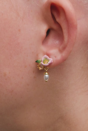 
            
                Load and play video in Gallery viewer, Hellebore Christmas Rose and Glass Pearl Bead Post Earrings
            
        